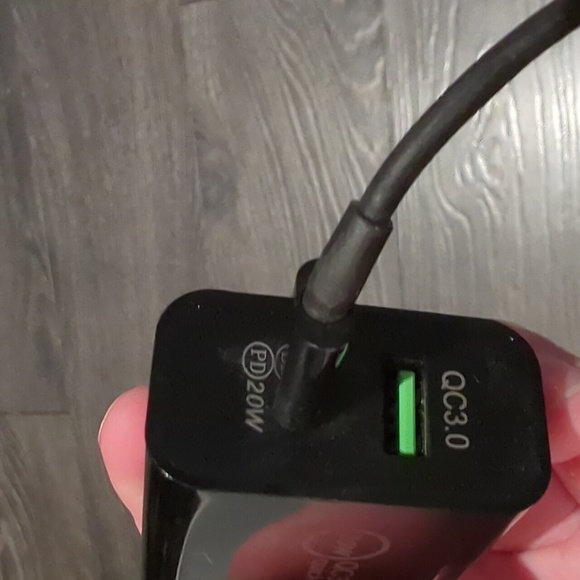 Wireless phone charger - Picture 4 of 7